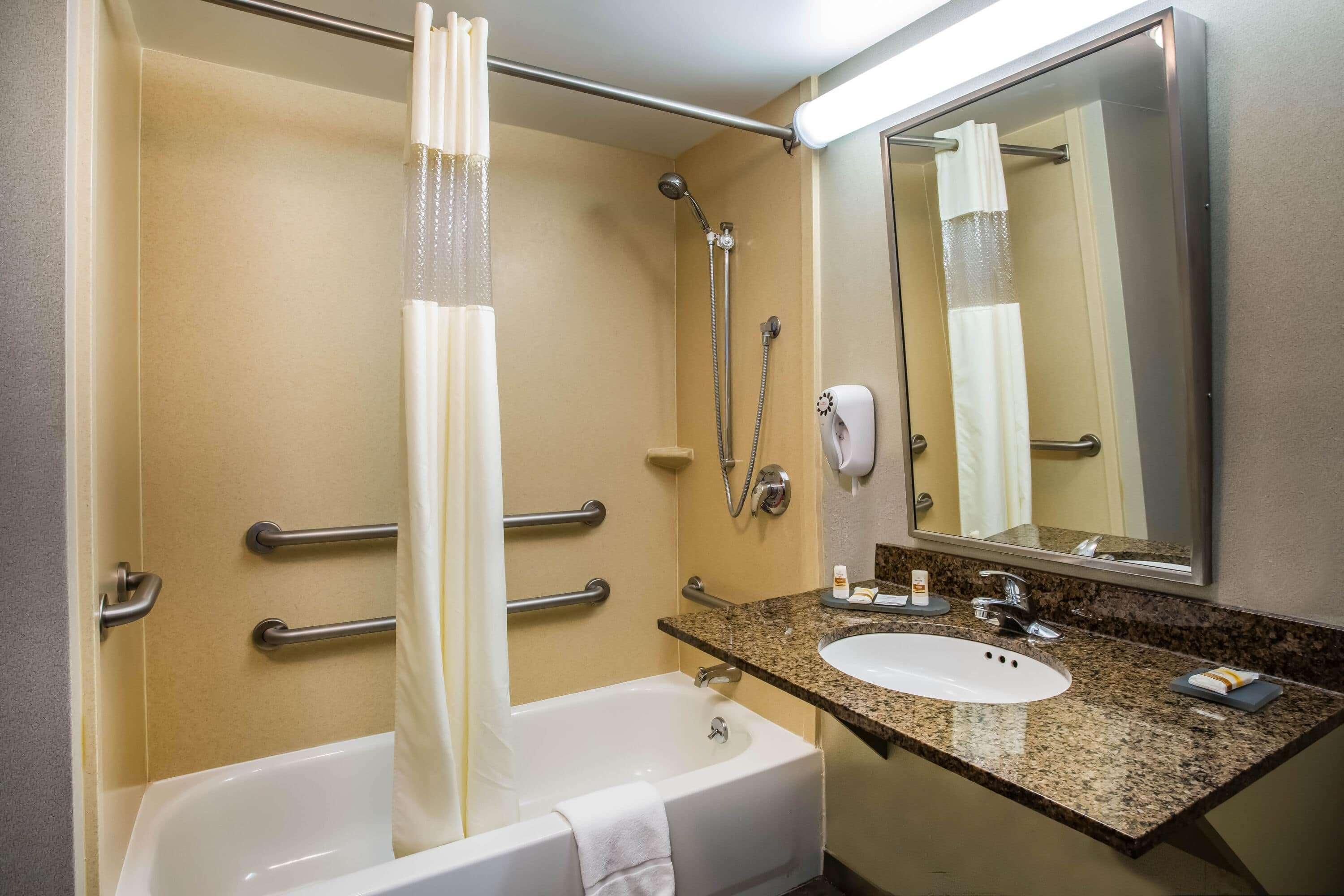 La Quinta By Wyndham Islip - Macarthur Airport Bohemia Exterior foto