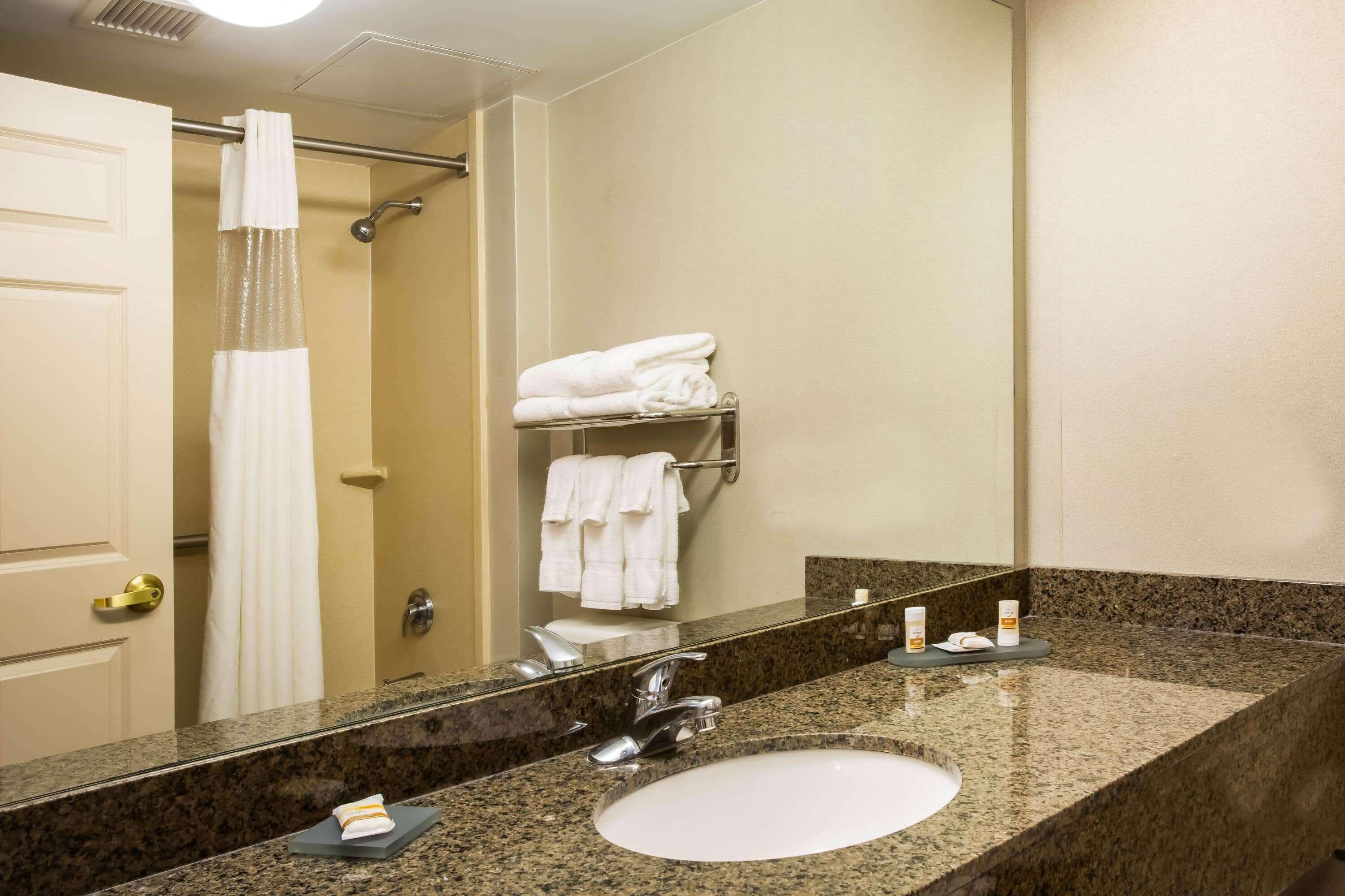 La Quinta By Wyndham Islip - Macarthur Airport Bohemia Exterior foto